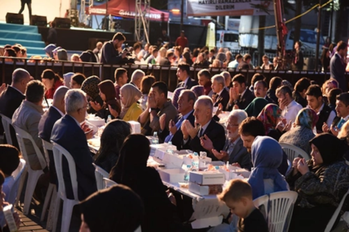 Sultanahmet’te ilk iftar coşkusu