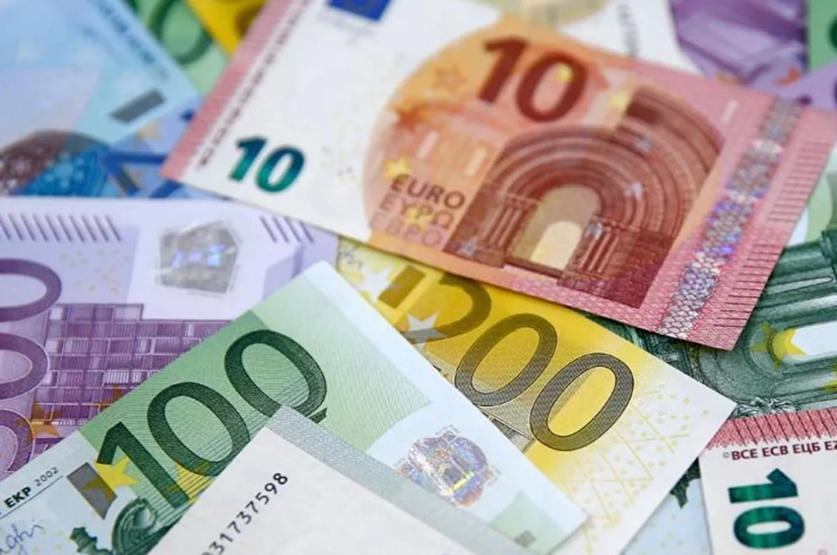 SON DAKİKA: Euro kan kaybediyor! Dolar karşısında dibi gördü