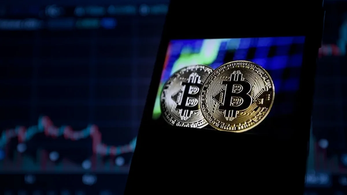 Kripto para piyasasında satış baskısı: Bitcoin yüzde 3'e yakın düşüşle 62 bin dolara geriledi