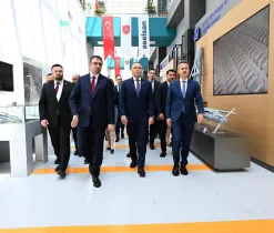Polonya Cumhurbaşkanı Nawrocki'den ASELSAN'a ziyaret: Savunma alanında işbirliği güçleniyor Polonya Cumhurbaşkanı Nawrocki'den ASELSAN'a ziyaret: Savunma alanında işbirliği güçleniyor